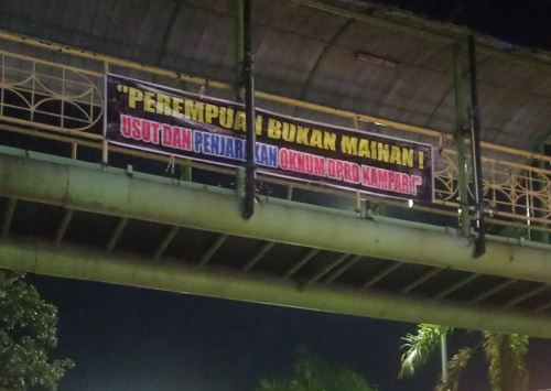 SPANDUK KECAM SKANDAL SEKSUAL OKNUM DPRD KAMPAR RAMAI DI PEKANBARU
