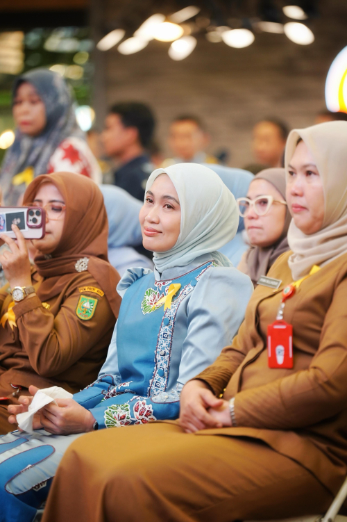 Ketua TP-PKK Provinsi Riau Henny Sasmita Wahid Hadiri Kegiatan Aksi #BeraniGundul2025