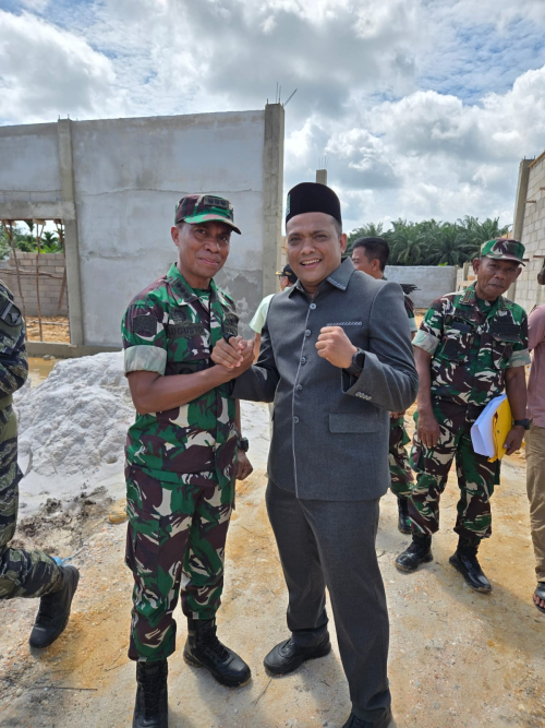 Anggota DPRD Kampar Ramli S Kom Dampingi Irdam Kodam I/BB Kunjungi Koperasi Merah Putih Desa Sendayan Kecamatan Kampar Utara