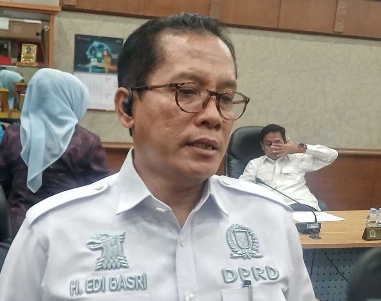 Ketua Komisi III DPRD Riau, Edi Basri Meminta Pemerintah Bersama Pihak Terkait Segera Menyikapi Kelangkaan Bahan Bakar Minyak (BBM) Jenis Solar
